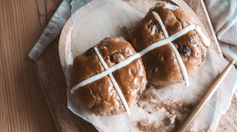 2 hot cross buns on a plate